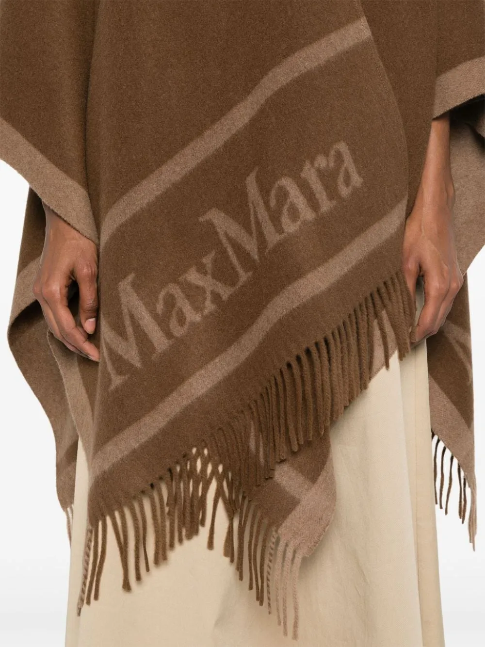 Mantella con logo jacquard in marone di Max Mara - donna